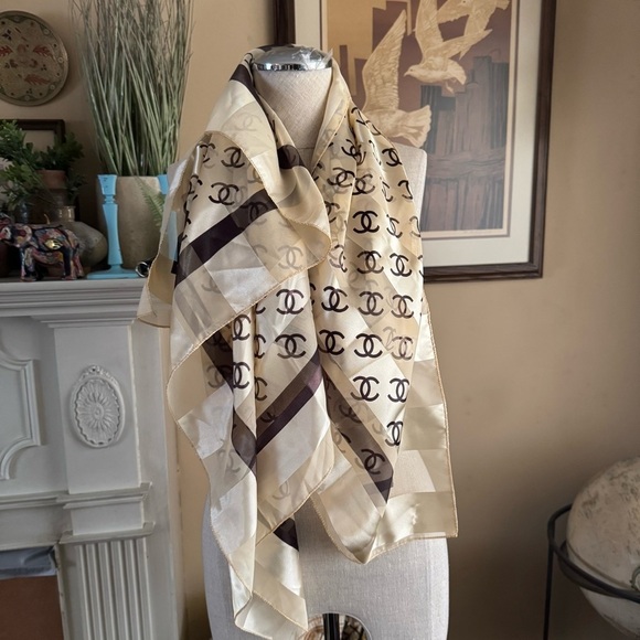 Long Polyester Scarf - Picture 8 of 10